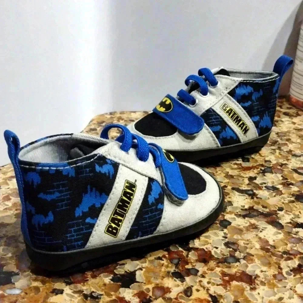 Batman Infant 0-6m shoes NWOT